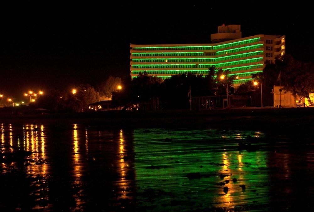 פוארטו מדרין Rayentray Grand Hotel מראה חיצוני תמונה
