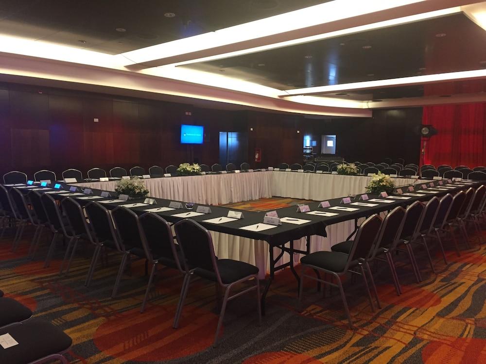 פוארטו מדרין Rayentray Grand Hotel מראה חיצוני תמונה