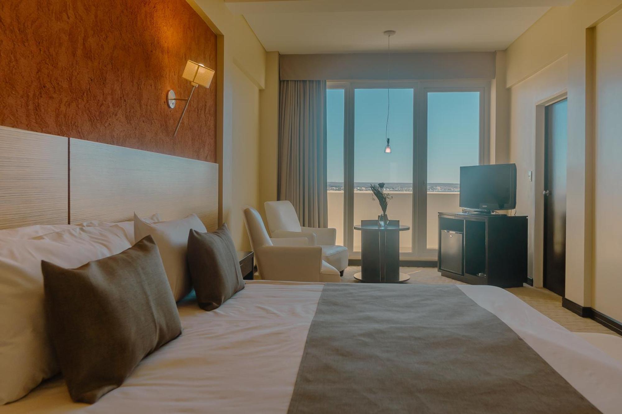 פוארטו מדרין Rayentray Grand Hotel מראה חיצוני תמונה