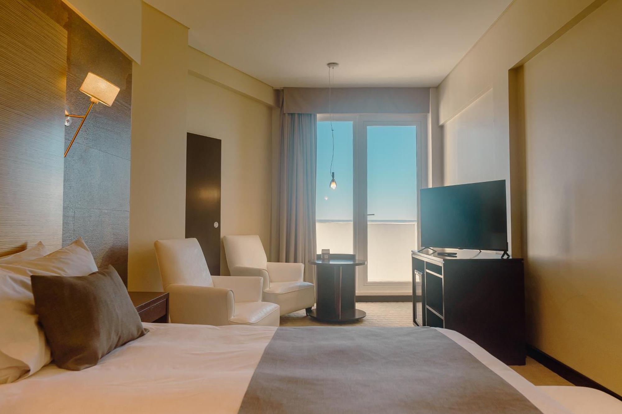 פוארטו מדרין Rayentray Grand Hotel מראה חיצוני תמונה